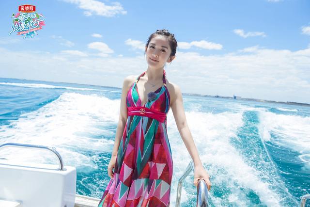 谢娜海边游泳服装:谢娜海边游泳服装图片