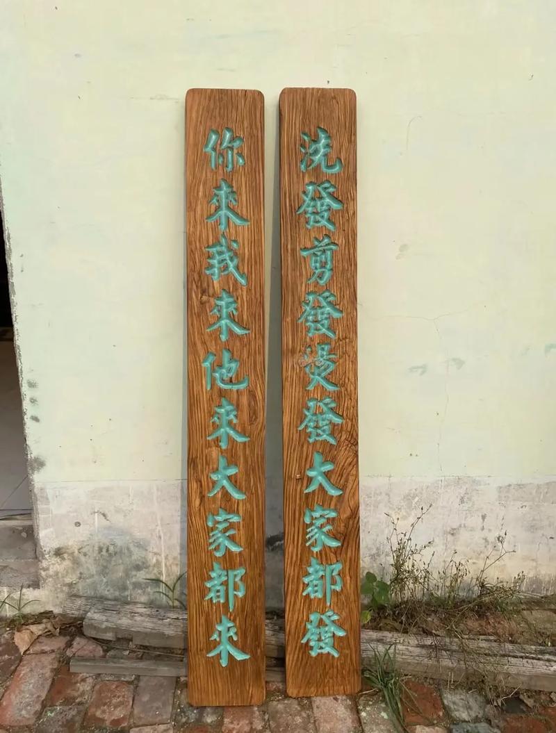 马靠鞍人靠衣装图片:马靠鞍装,人靠衣装翻译英语
