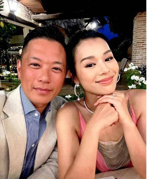 胡杏儿她老公有钱吗:胡杏儿老公是做什么的有钱吗